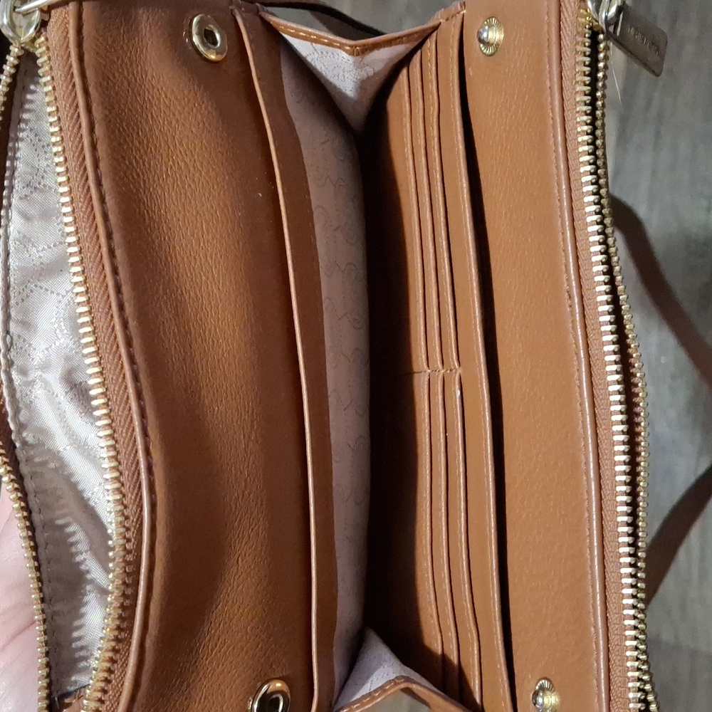Michael Kors Tan Leather Fulton Crossbody Bag. - Picture 13 of 16